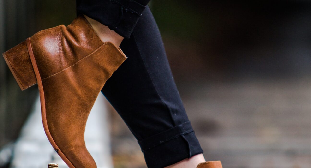 Mangler du et par støvletter med lille hæl? Find dem hos Unik Sko