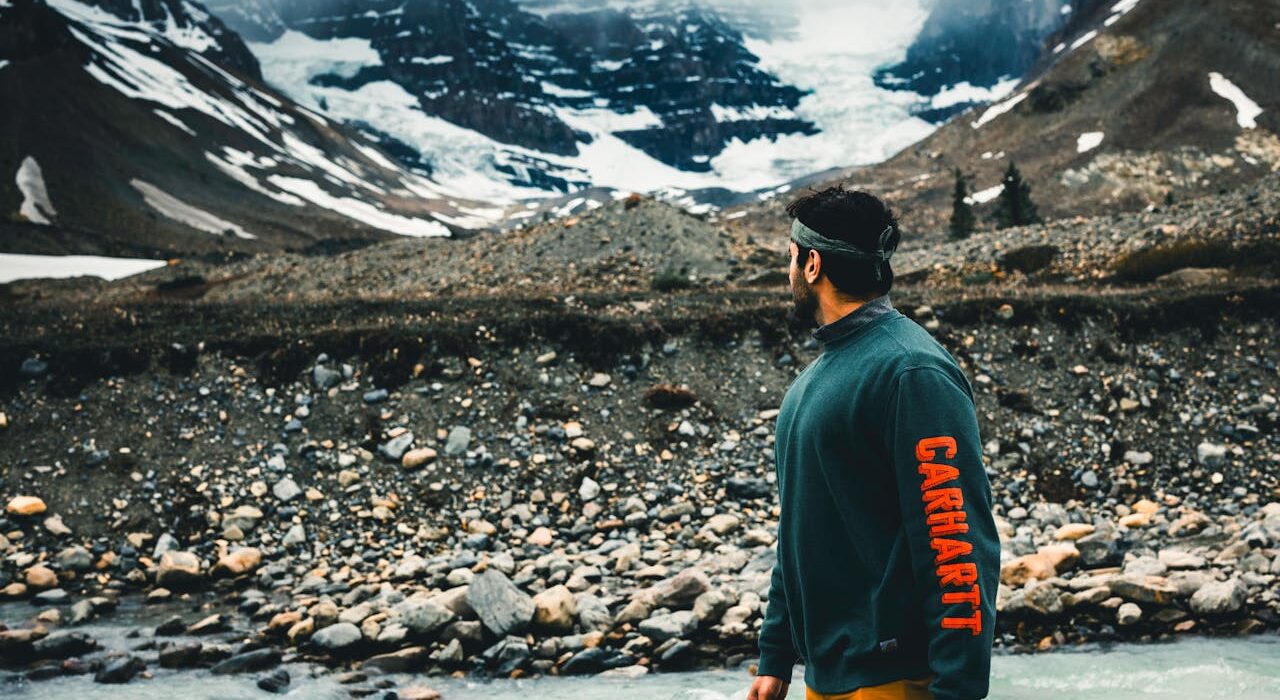 På udkig efter tøj, der ikke går af mode? Find en lækker Carhartt jakke hos ToldYouSo